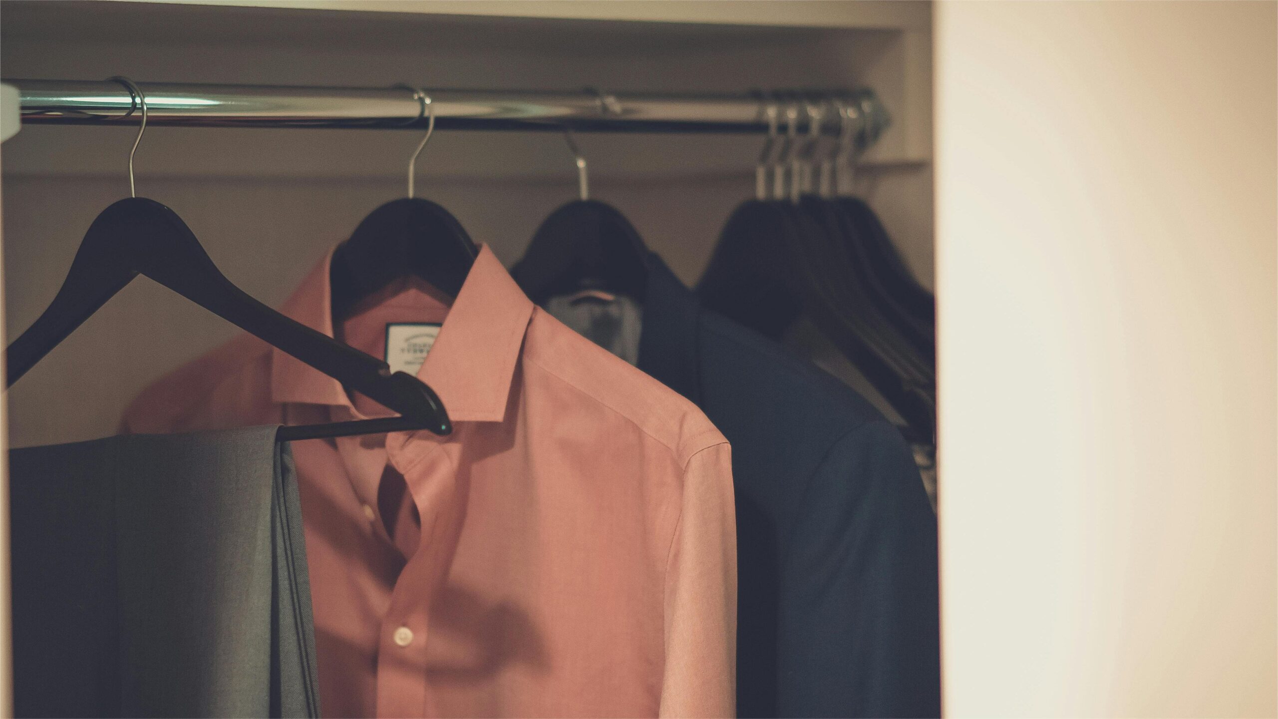 Uncovering Customized Clothing The Art of Tailoring the Perfect Suit(图1)